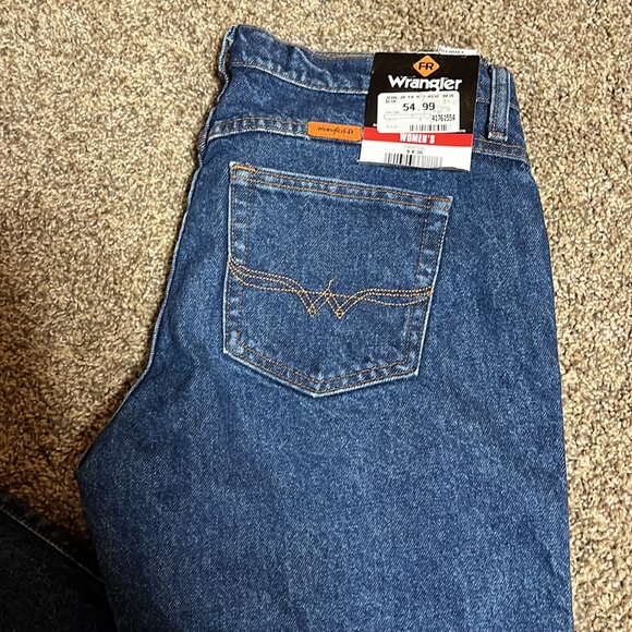 Womens Wrangler FR’s. New with tags. 9x36 - Picture 2 of 6